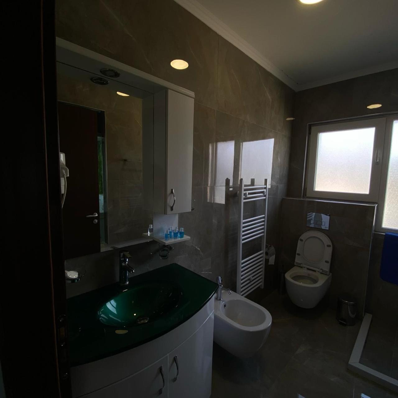 Hotel Pogradeci 2 Tushemisht エクステリア 写真