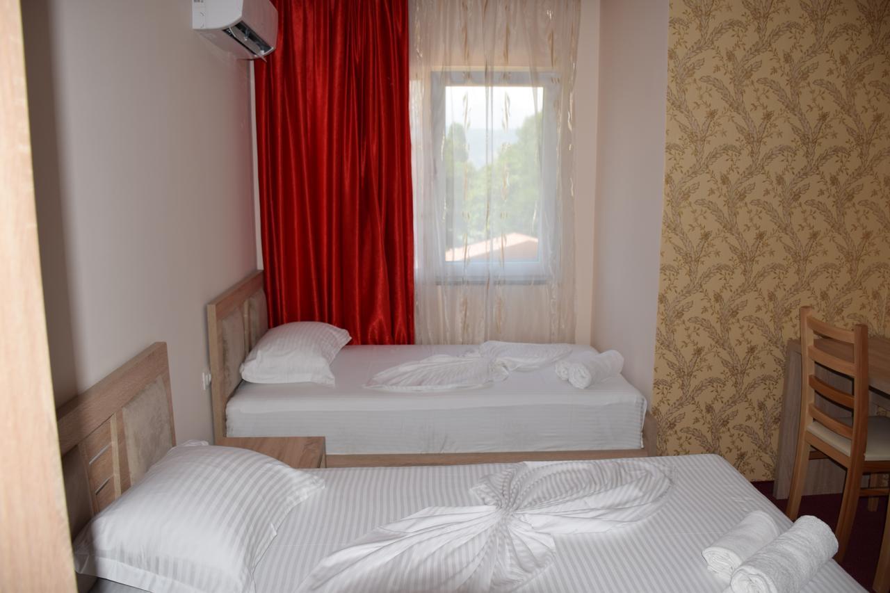 Hotel Pogradeci 2 Tushemisht エクステリア 写真